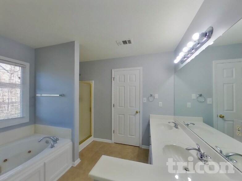 Building Photo - 2674 Calumet Farm Ln