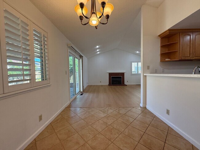 Building Photo - Cozy 3 Bedroom 2 Bath home located conveniently in San Jose