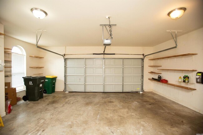 Building Photo - 2601 Sweetgrass Dr