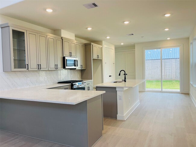 Building Photo - 4308 Avron Dr