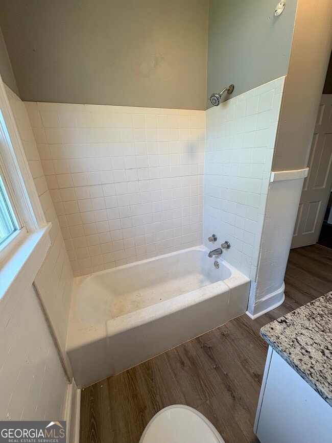 Building Photo - 11 S Elm St SW