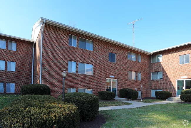 Eighth Street Apartments - Eighth Street Court Apartments