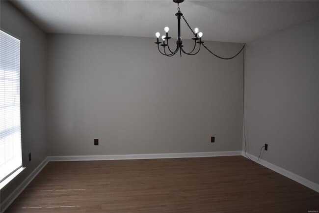 Building Photo - 3001 Sutton Dr