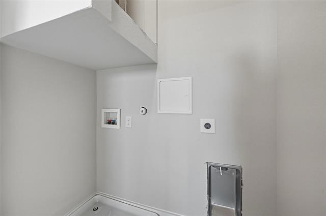 Building Photo - 3475 Valley Vista Dr