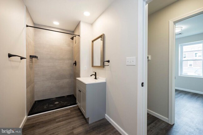 Building Photo - 14 S 4th Ave