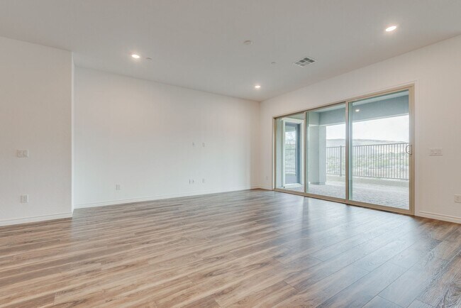 Building Photo - 12608 Heritage Hts Dr