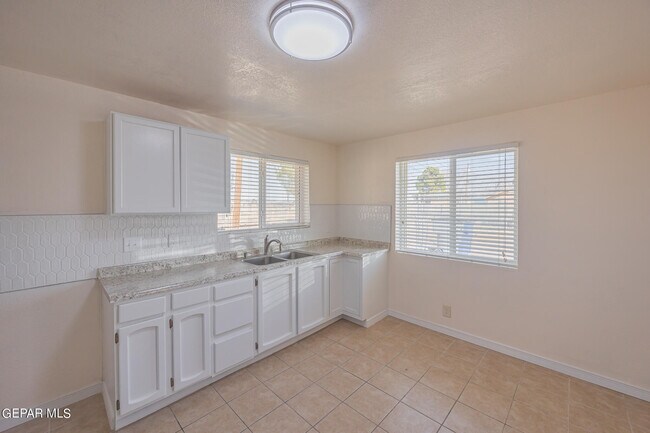 Building Photo - 213 Carnes Rd