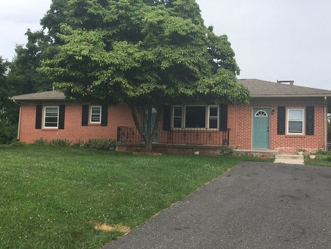 Primary Photo - Single Family 3 BR, 2 Bath Rental House in...