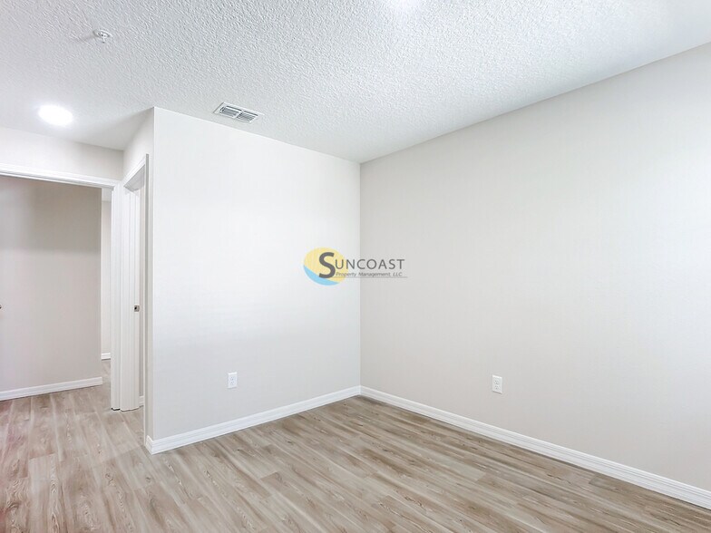 Building Photo - 11470 Oakfield Ct