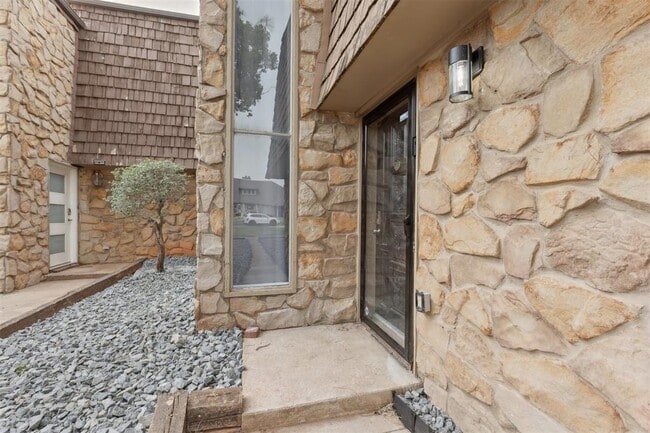 Building Photo - 12508 Green Valley Dr