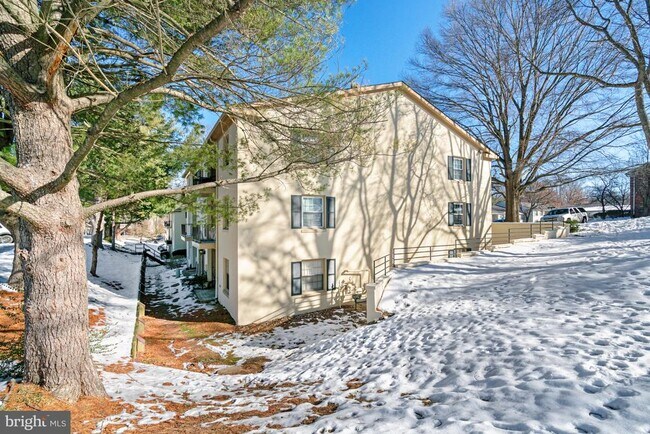 Building Photo - 5902 Surrey Hill Pl