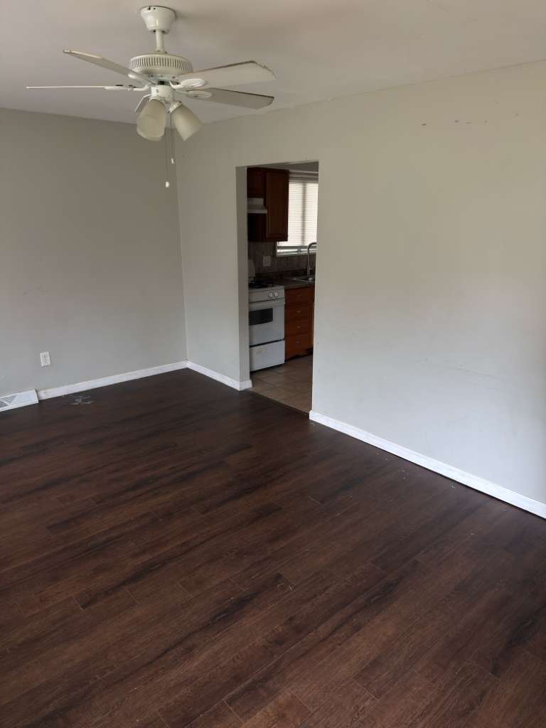 Building Photo - 10104 Ventura Dr