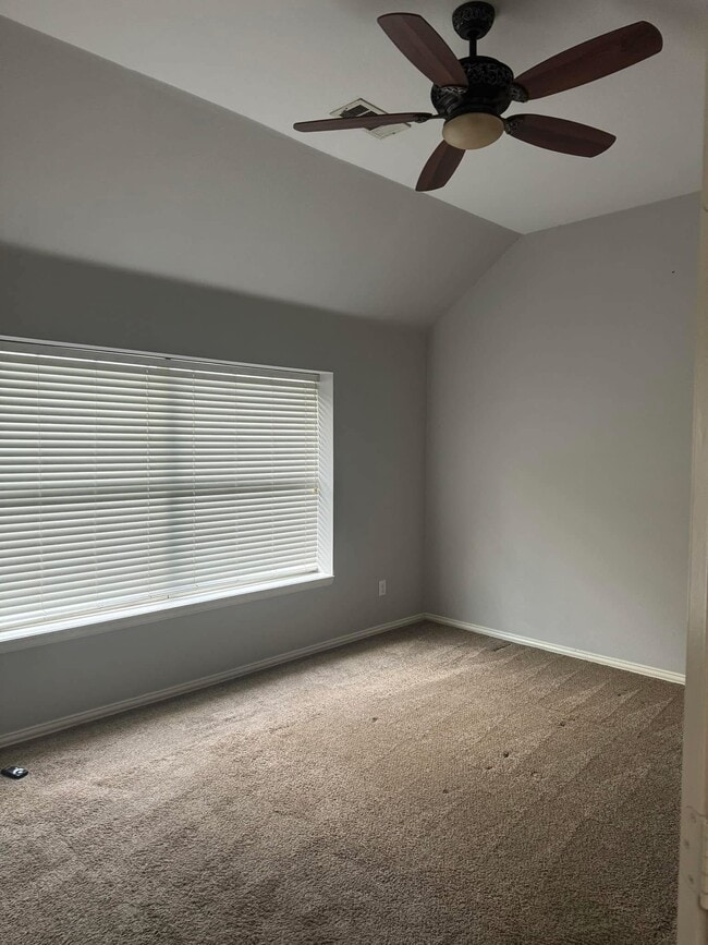 Building Photo - 1398 Forest Oaks Ct