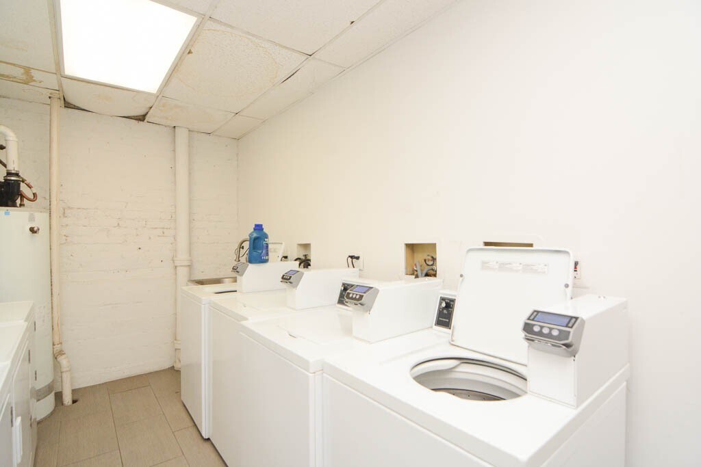 Building Photo - 920 W Dakin St