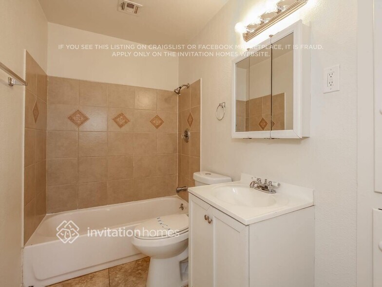 Building Photo - 6118 W Hollyhock Dr