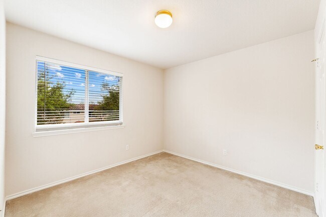 Building Photo - 3 Bedroom/2.5 Bath Villas at Canyon Golf S...