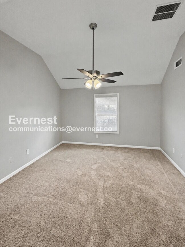 Building Photo - Limited Time Special Offer / 5 Bed, 4 Bath Home with Garage / Pet-Friendly / Vouchers Accepted / ...