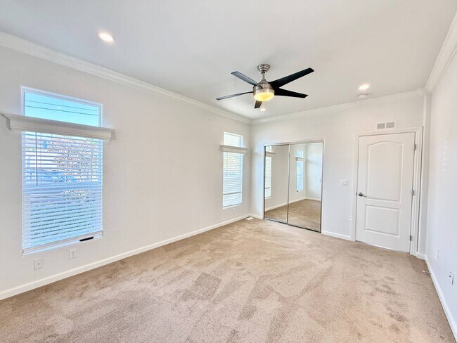 Building Photo - 80 Huntington St