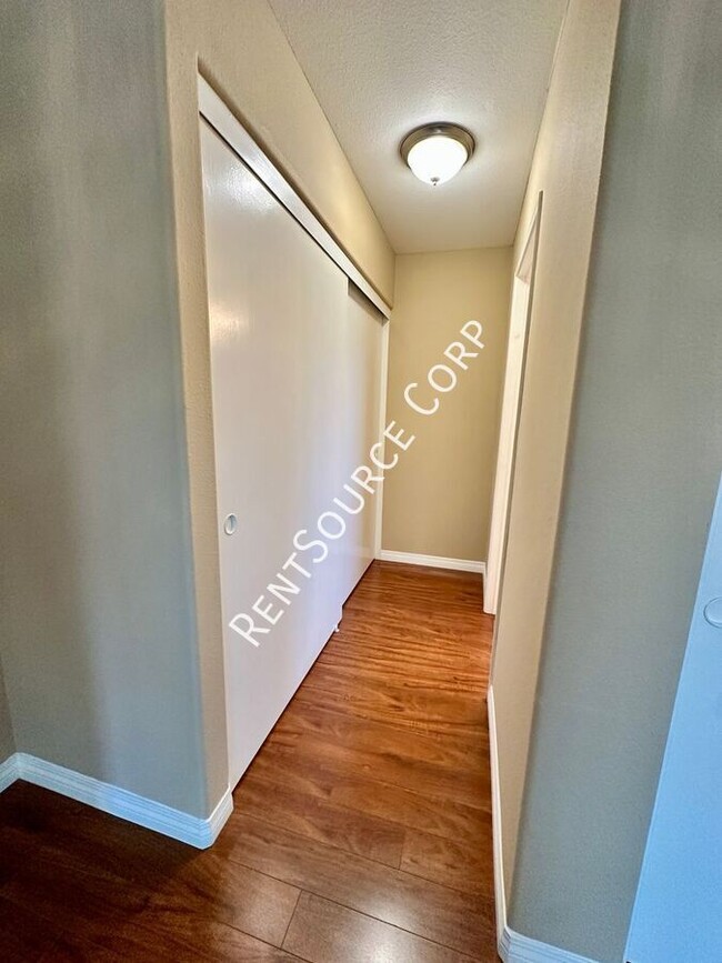 Building Photo - 3 Bedroom (2 Masters), 3 Full Bath House f...