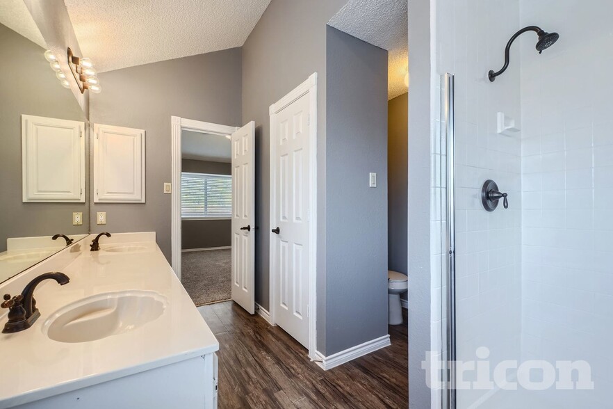 Building Photo - 1417 Baker Dr