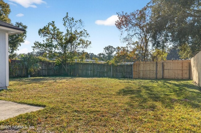 Building Photo - 11170 Wandering Oaks Dr