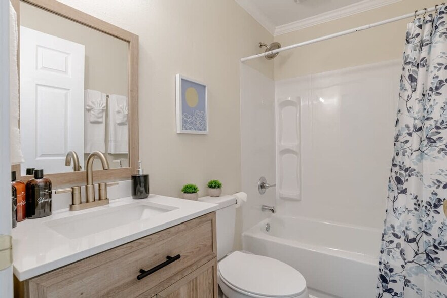 Building Photo - 2863 Potter Dr