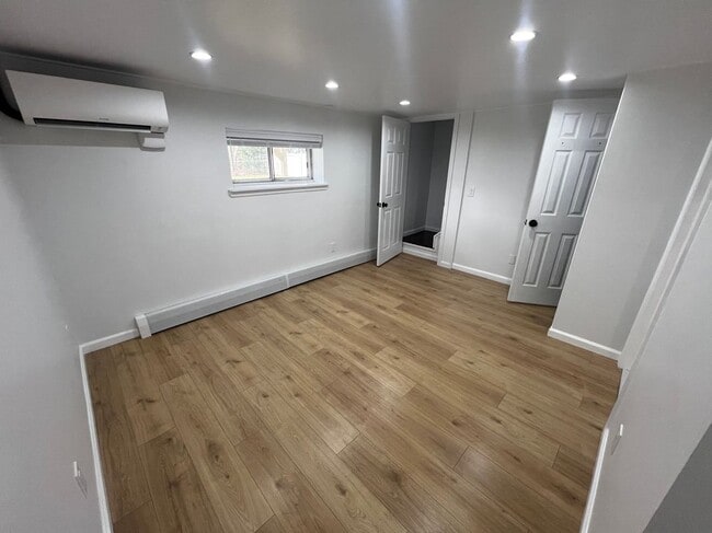 Building Photo - 25 Spruce St