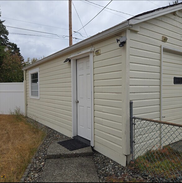 Building Photo - 2120 Laurel St