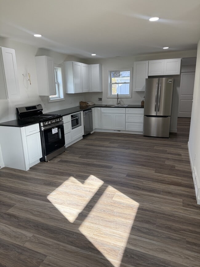 Building Photo - 14 Evans St