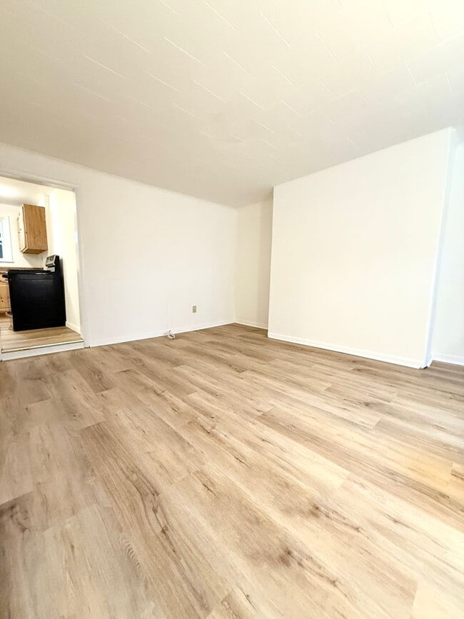 Building Photo - 473 Wilbur Ave