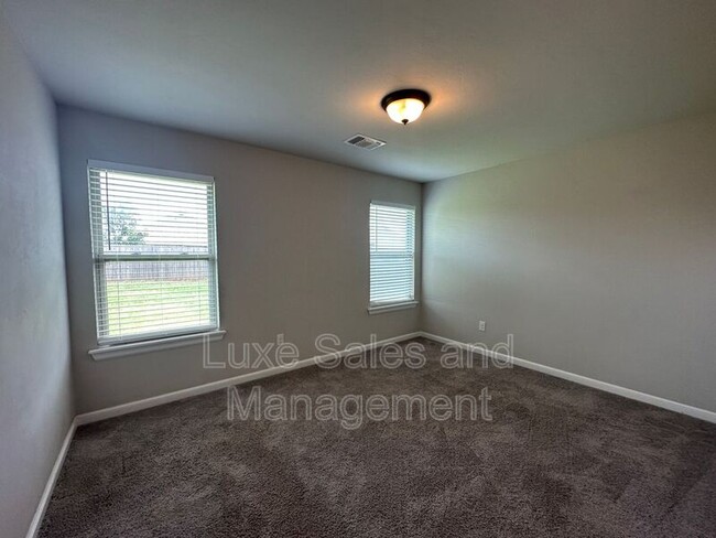 Building Photo - 3404 N W 161st St