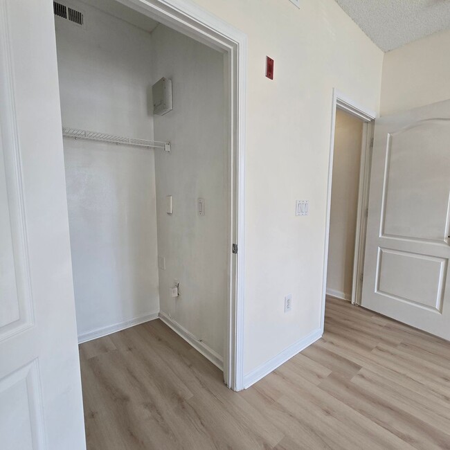 Building Photo - 1 Bedroom Condo for RENT