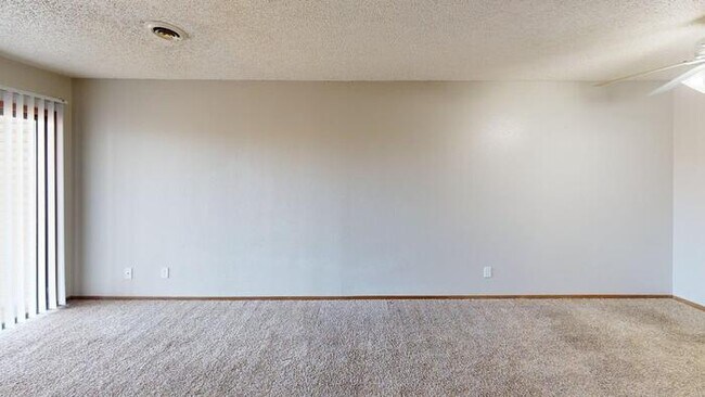 Building Photo - 1727 N Grandview Ln