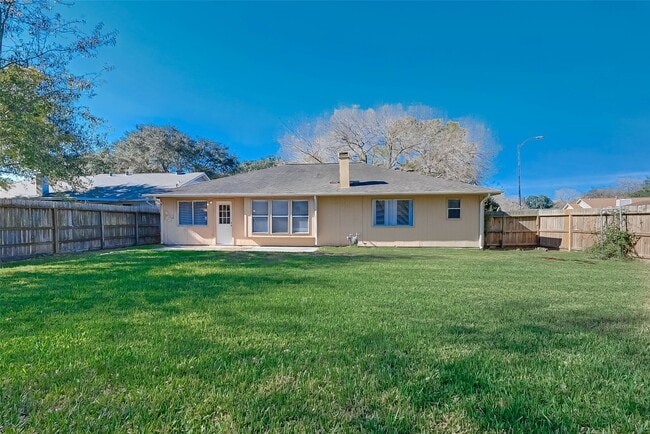 Building Photo - 1003 Shadow Mountain Dr