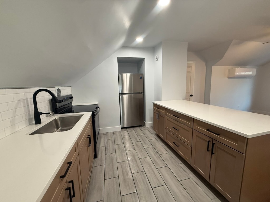 Building Photo - 1367 Burdette Ave