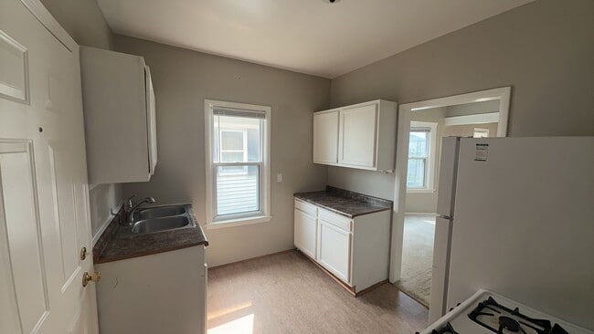 Building Photo - 216 W Sylvania Ave