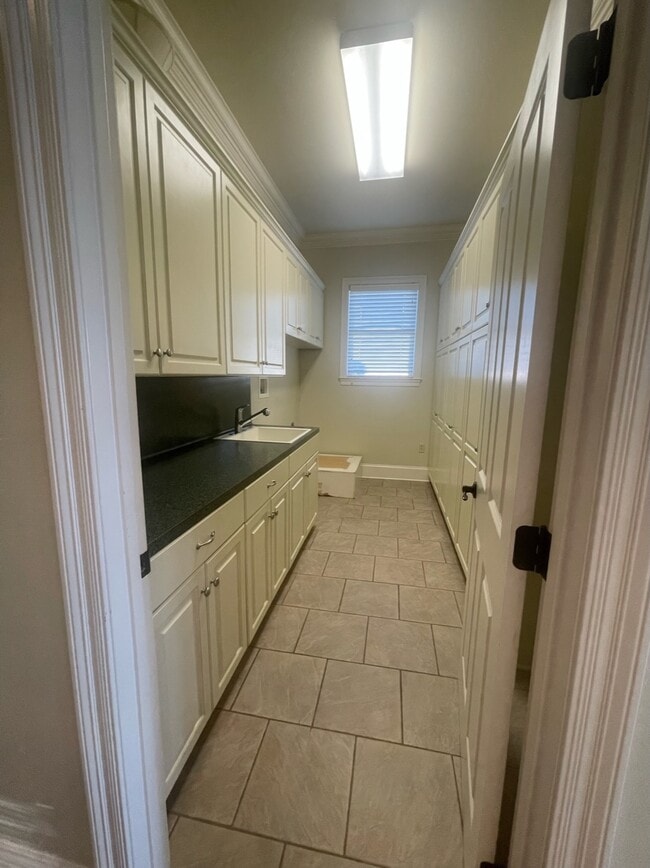 Building Photo - 1200 E Main St