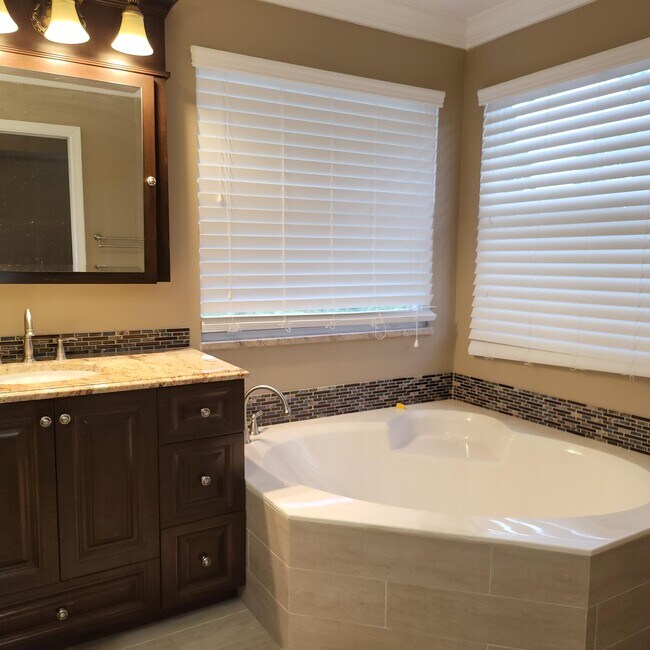 Building Photo - 509 Alejandro Ln