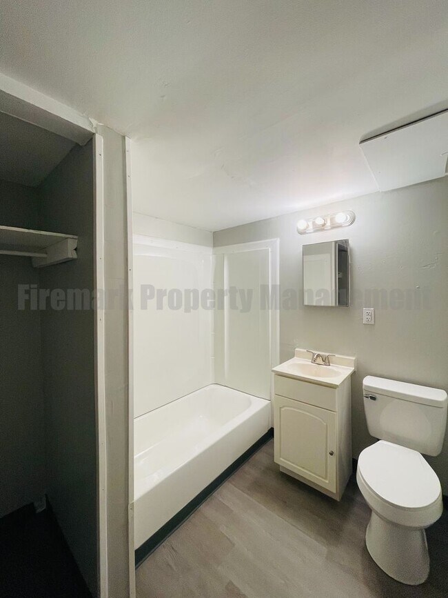 Building Photo - Move In Special: Half Off First Full Month...