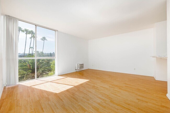 Building Photo - Pacific Isles - Point Loma Renovated Condo- Gated Community, Some Utilities Included, Parking, an...