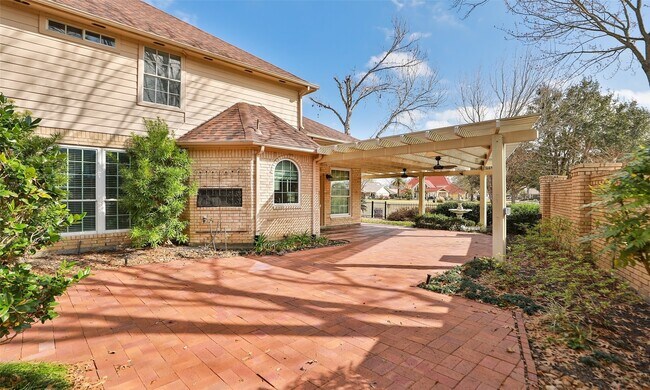Building Photo - 7502 Holly Ct Estates Dr