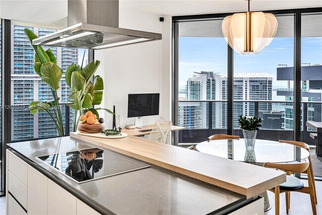 Building Photo - 1000 Brickell Plaza