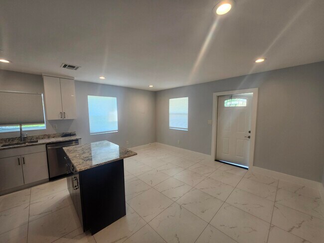 Building Photo - 511 NW 60th Way