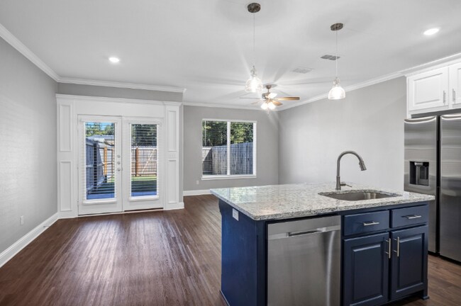 Building Photo - 16117 Pawnee Dr