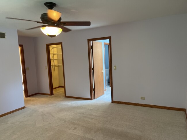 Building Photo - 601 Barbary Ln