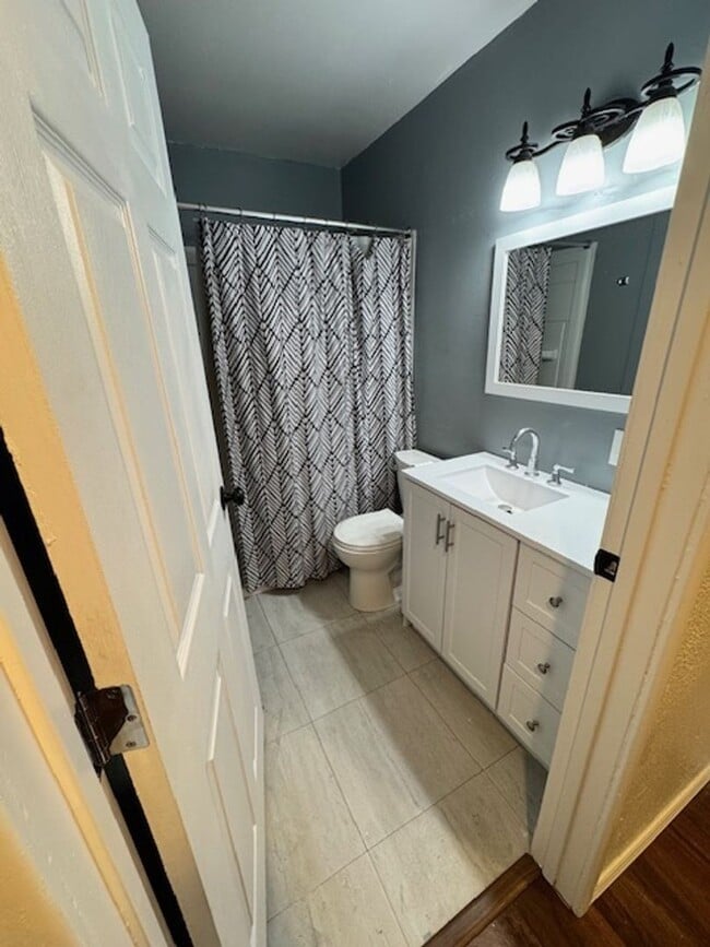 Building Photo - Recently Remodeled Home