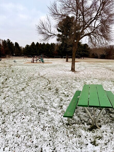 Building Photo - 310 Poplar St