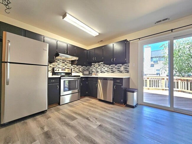 Building Photo - 8561 Southlawn Ct