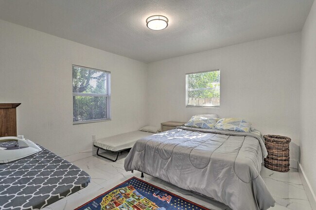 Building Photo - 846 NW 111th St