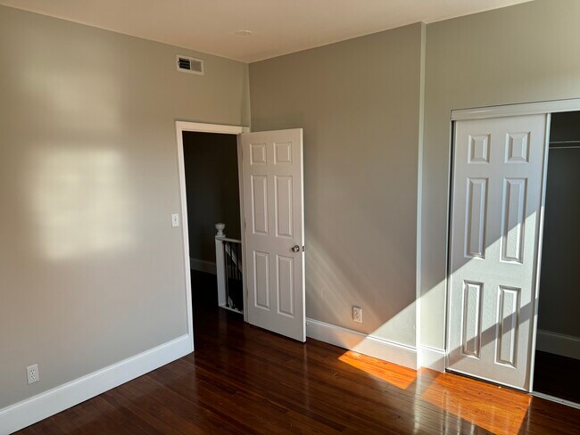 Main Bedroom - 418 Bonsal St